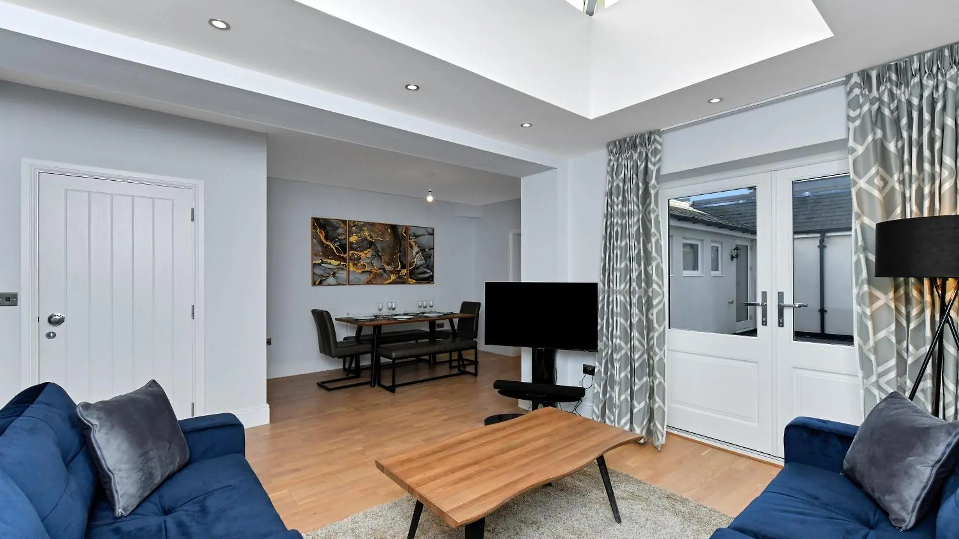 Peaceful 2-Bedroom House In Historic Clifton Village Nottingham