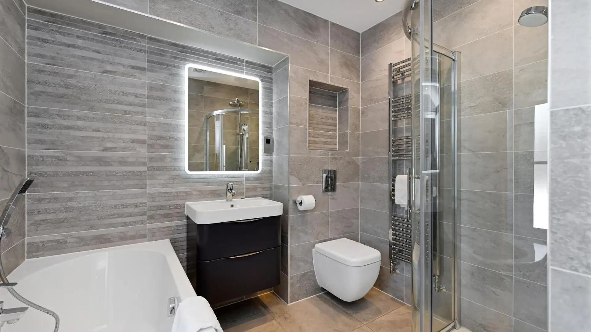 Peaceful 2-Bedroom House In Historic Clifton Village Nottingham